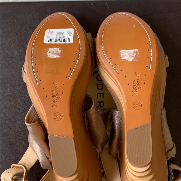 Pink gold/rose/Nude colour from Holt Renfrew Brandnew without tags. - Picture 3 of 4